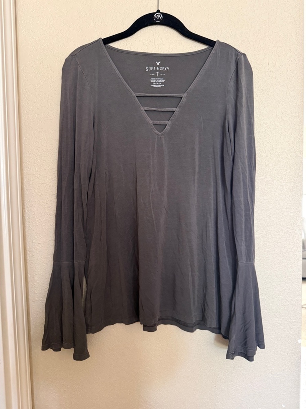 4 for $20 American Eagle Outfitters Gray Strappy V-Neck Long Sleeve Top
